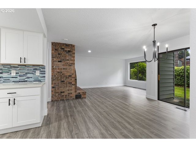 512 Sw EASTMAN Pkwy, Gresham, OR 97080