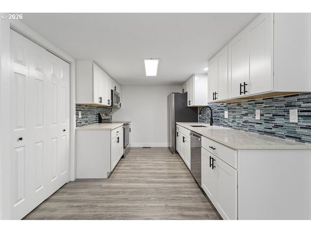 512 Sw EASTMAN Pkwy, Gresham, OR 97080