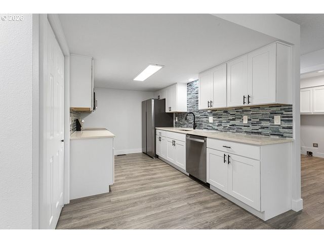 512 Sw EASTMAN Pkwy, Gresham, OR 97080