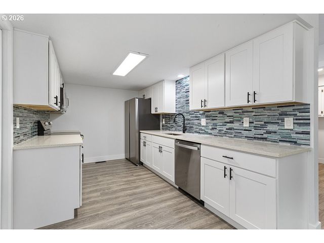 512 Sw EASTMAN Pkwy, Gresham, OR 97080
