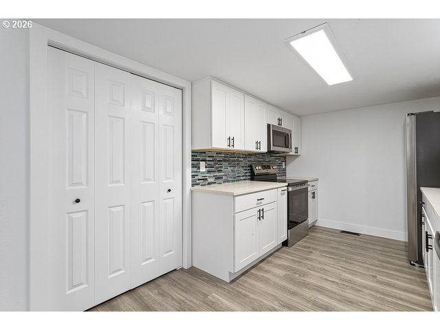 512 Sw EASTMAN Pkwy, Gresham, OR 97080