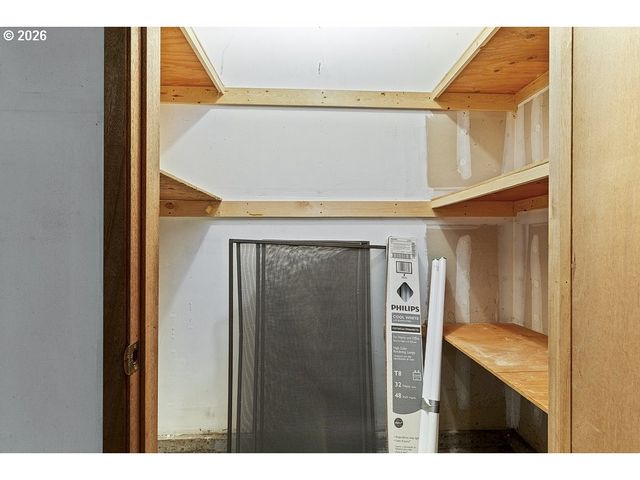 512 Sw EASTMAN Pkwy, Gresham, OR 97080