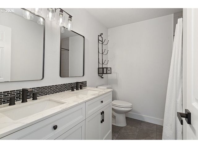 512 Sw EASTMAN Pkwy, Gresham, OR 97080
