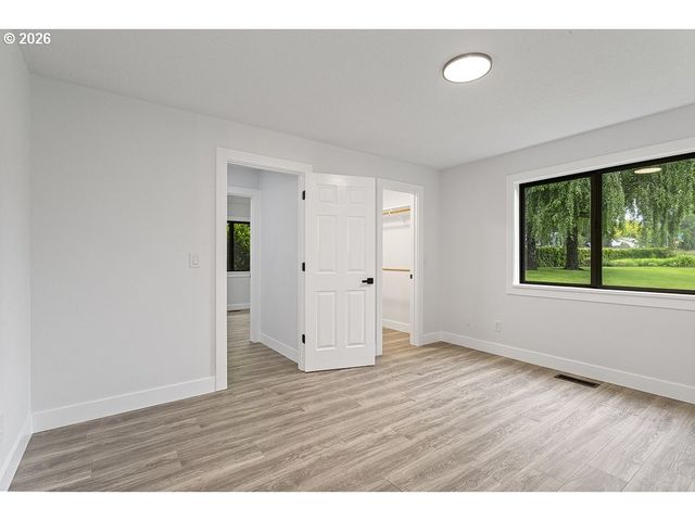 512 Sw EASTMAN Pkwy, Gresham, OR 97080