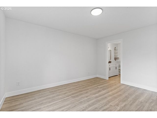 512 Sw EASTMAN Pkwy, Gresham, OR 97080