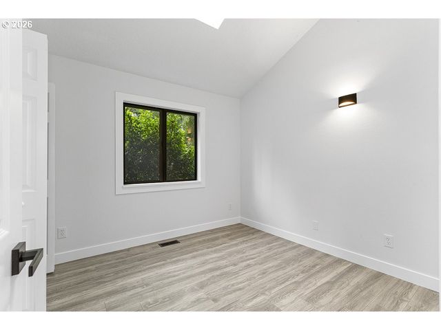 512 Sw EASTMAN Pkwy, Gresham, OR 97080