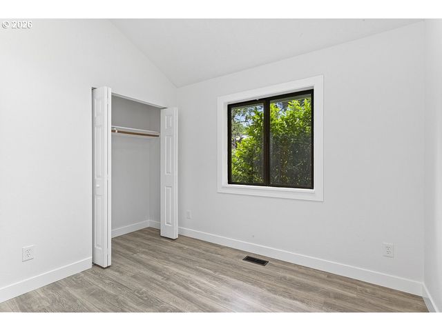 512 Sw EASTMAN Pkwy, Gresham, OR 97080