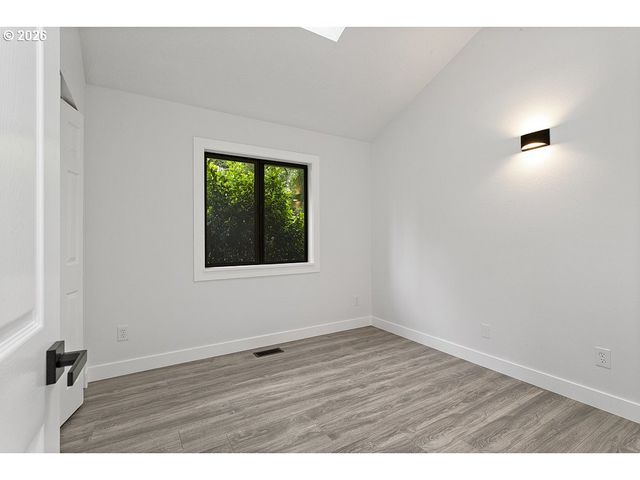 512 Sw EASTMAN Pkwy, Gresham, OR 97080