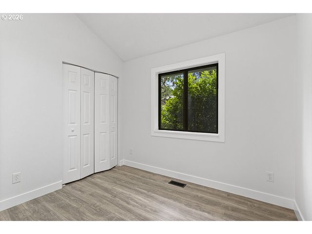 512 Sw EASTMAN Pkwy, Gresham, OR 97080