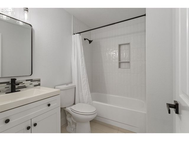 512 Sw EASTMAN Pkwy, Gresham, OR 97080