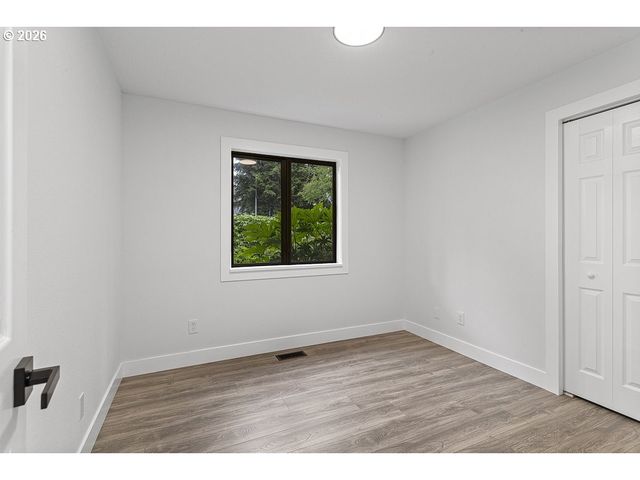 512 Sw EASTMAN Pkwy, Gresham, OR 97080