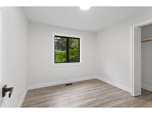 512 Sw EASTMAN Pkwy, Gresham, OR 97080
