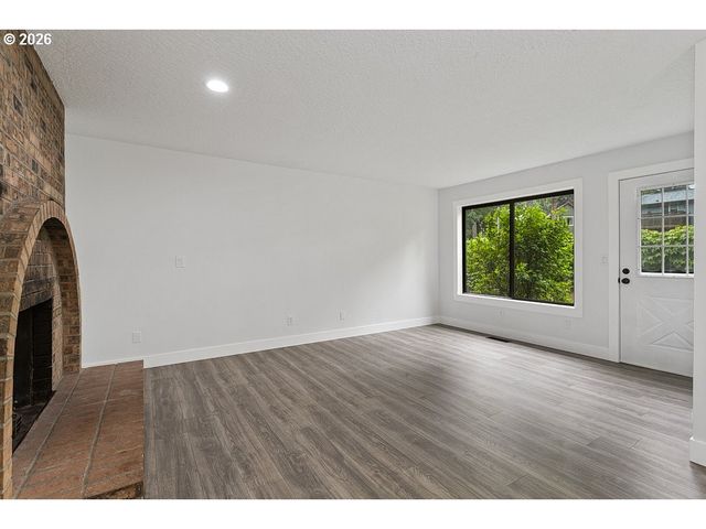 512 Sw EASTMAN Pkwy, Gresham, OR 97080