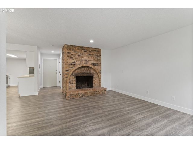 512 Sw EASTMAN Pkwy, Gresham, OR 97080