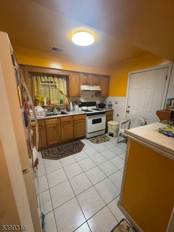 341 Hunterdon St, Newark City, NJ 07103