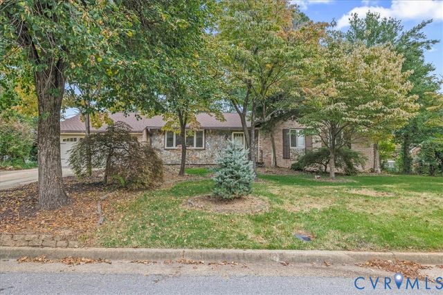 1304 Wellington Rd, Colonial Heights, VA 23834