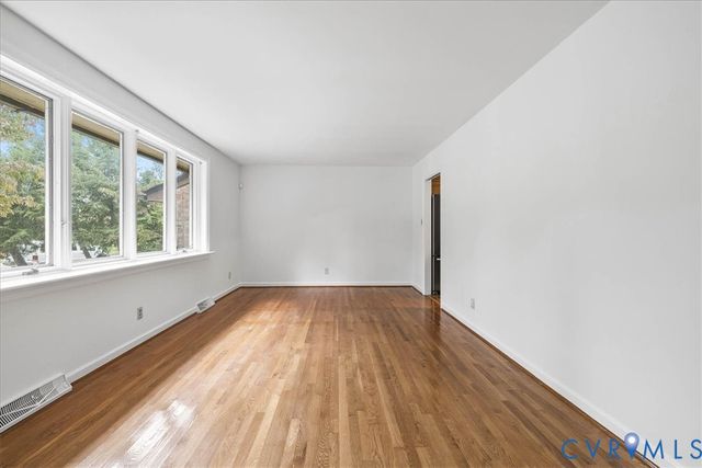 1304 Wellington Rd, Colonial Heights, VA 23834