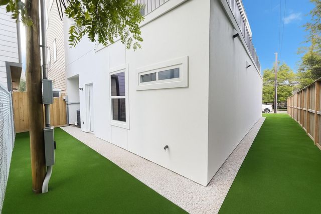 1413 Stanford Street, Houston, TX 77019