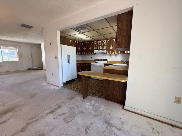 7026 68TH AVENUE N, Pinellas Park, FL 33781