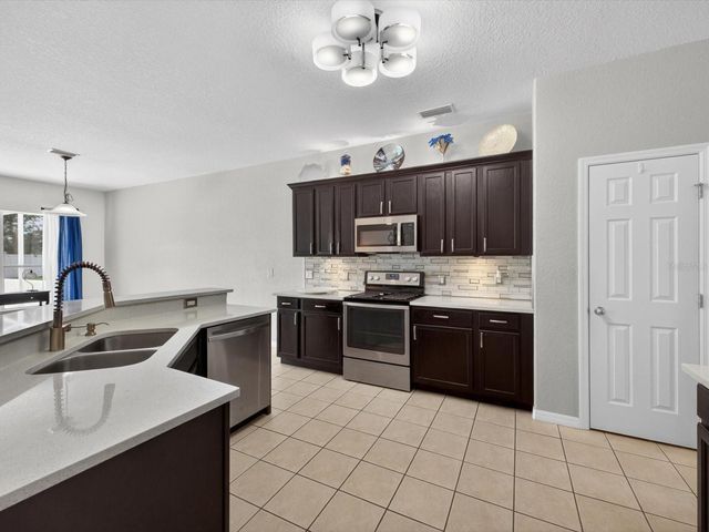 2596 SAND HILL POINT CIRCLE, Davenport, FL 33837