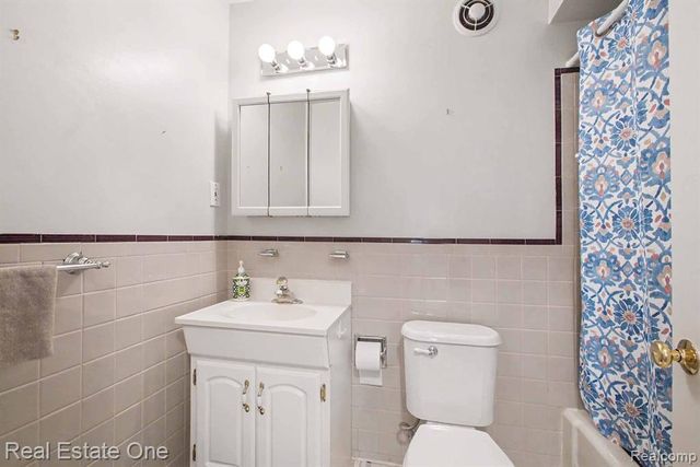 7251 Cottonwood Knoll, West Bloomfield, MI 48322