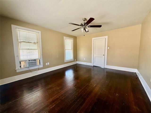 3100 Avenue G 200, Fort Worth, TX 76105