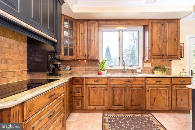 1710 THORNBURY LN, Maple Glen, PA 19002