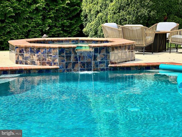 1710 THORNBURY LN, Maple Glen, PA 19002