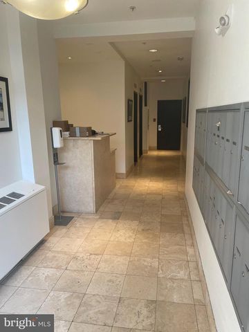 815 KING ST #4C, Alexandria, VA 22314