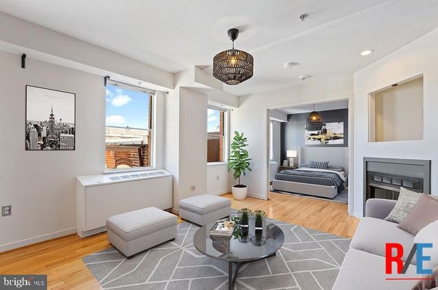 815 KING ST #4C, Alexandria, VA 22314