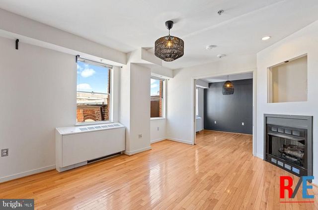 815 KING ST #4C, Alexandria, VA 22314