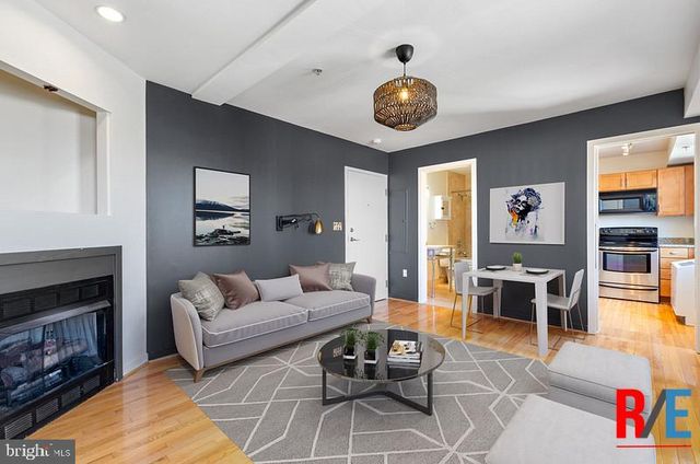 815 KING ST #4C, Alexandria, VA 22314