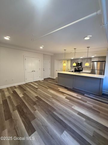 200 Broadway 306, Troy, NY 12180