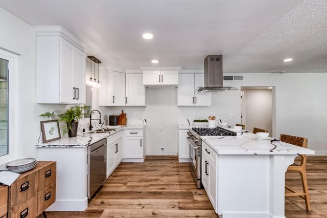144 E Robinson Avenue, Fresno, CA 93704