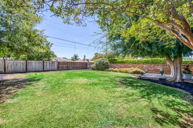 144 E Robinson Avenue, Fresno, CA 93704
