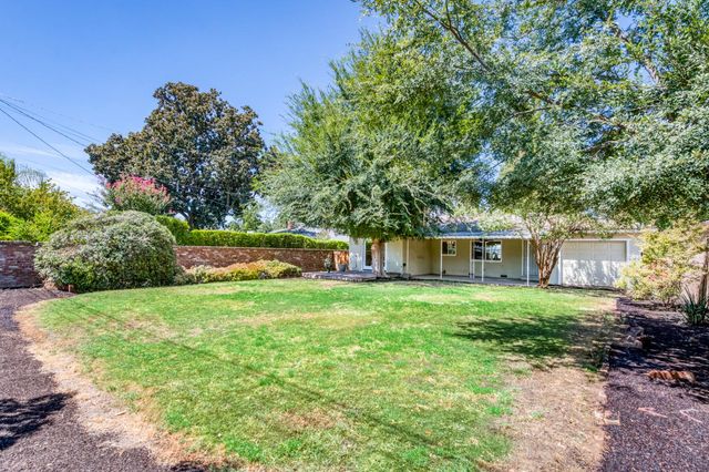 144 E Robinson Avenue, Fresno, CA 93704