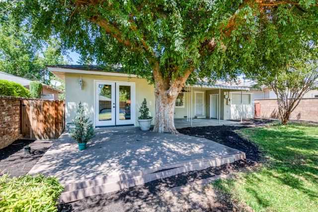 144 E Robinson Avenue, Fresno, CA 93704