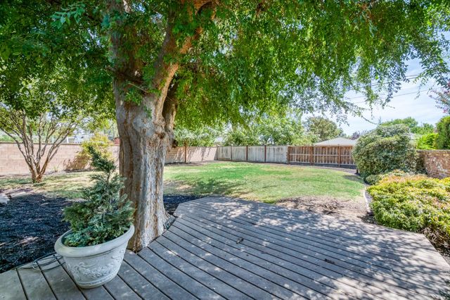 144 E Robinson Avenue, Fresno, CA 93704