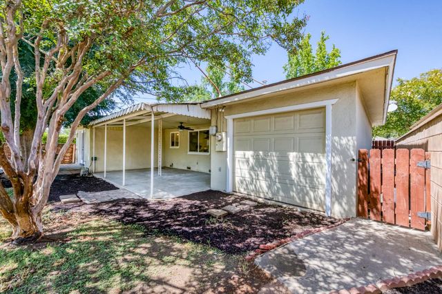 144 E Robinson Avenue, Fresno, CA 93704