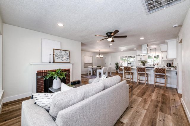 144 E Robinson Avenue, Fresno, CA 93704