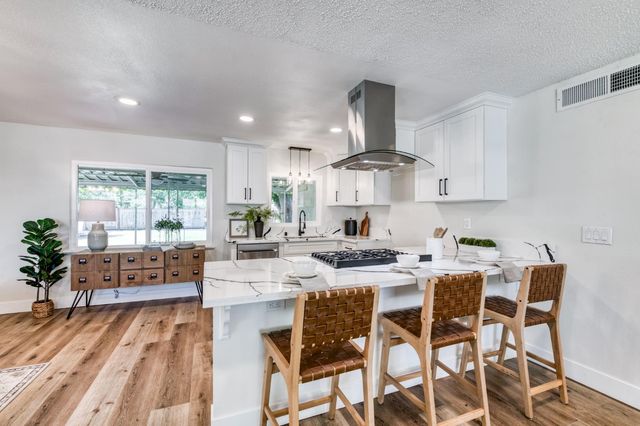 144 E Robinson Avenue, Fresno, CA 93704