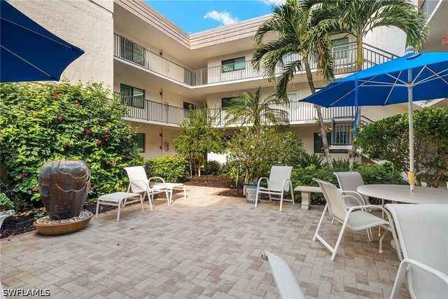 788 Park Shore DR C19, Naples, FL 34103