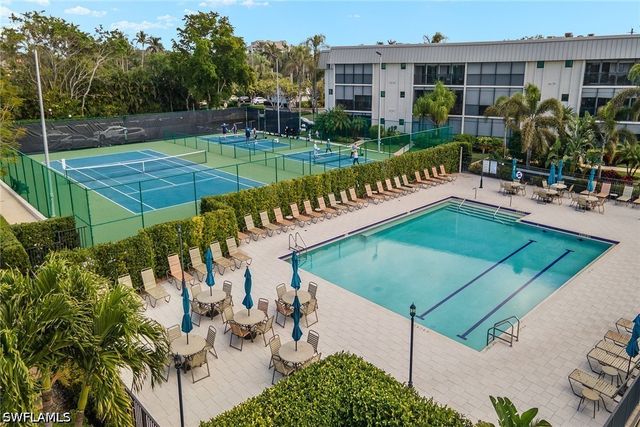 788 Park Shore DR C19, Naples, FL 34103