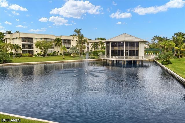 788 Park Shore DR C19, Naples, FL 34103