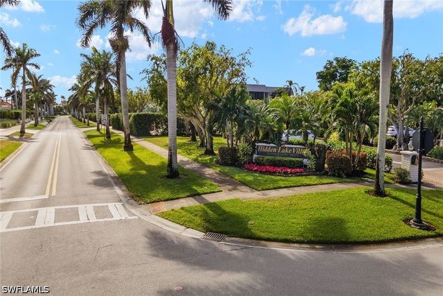 788 Park Shore DR C19, Naples, FL 34103