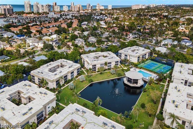 788 Park Shore DR C19, Naples, FL 34103