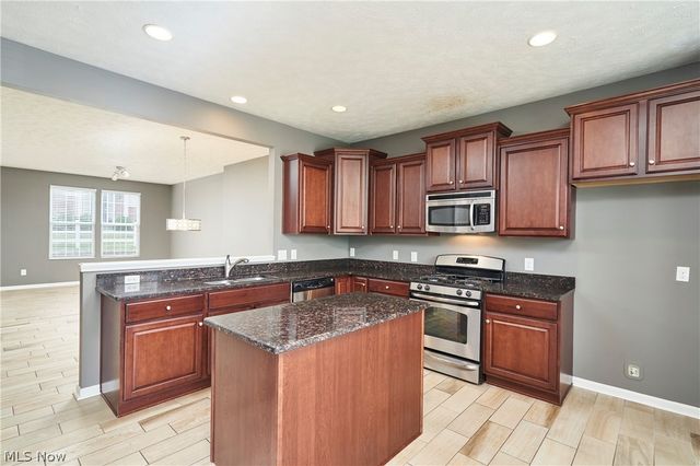 301 Kelsey Drive, Copley, OH 44321