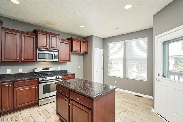301 Kelsey Drive, Copley, OH 44321