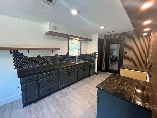 322 McClendon DR, Elgin, TX 78621