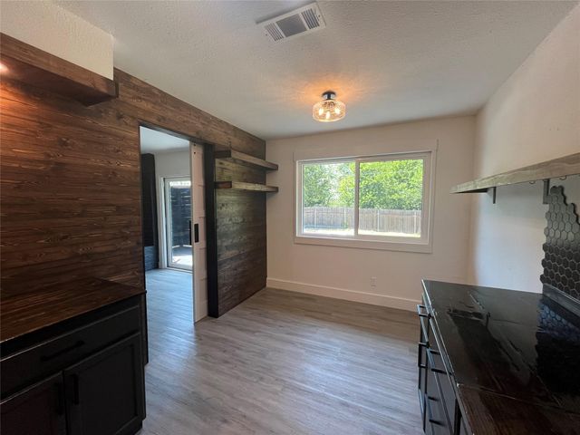 322 McClendon DR, Elgin, TX 78621